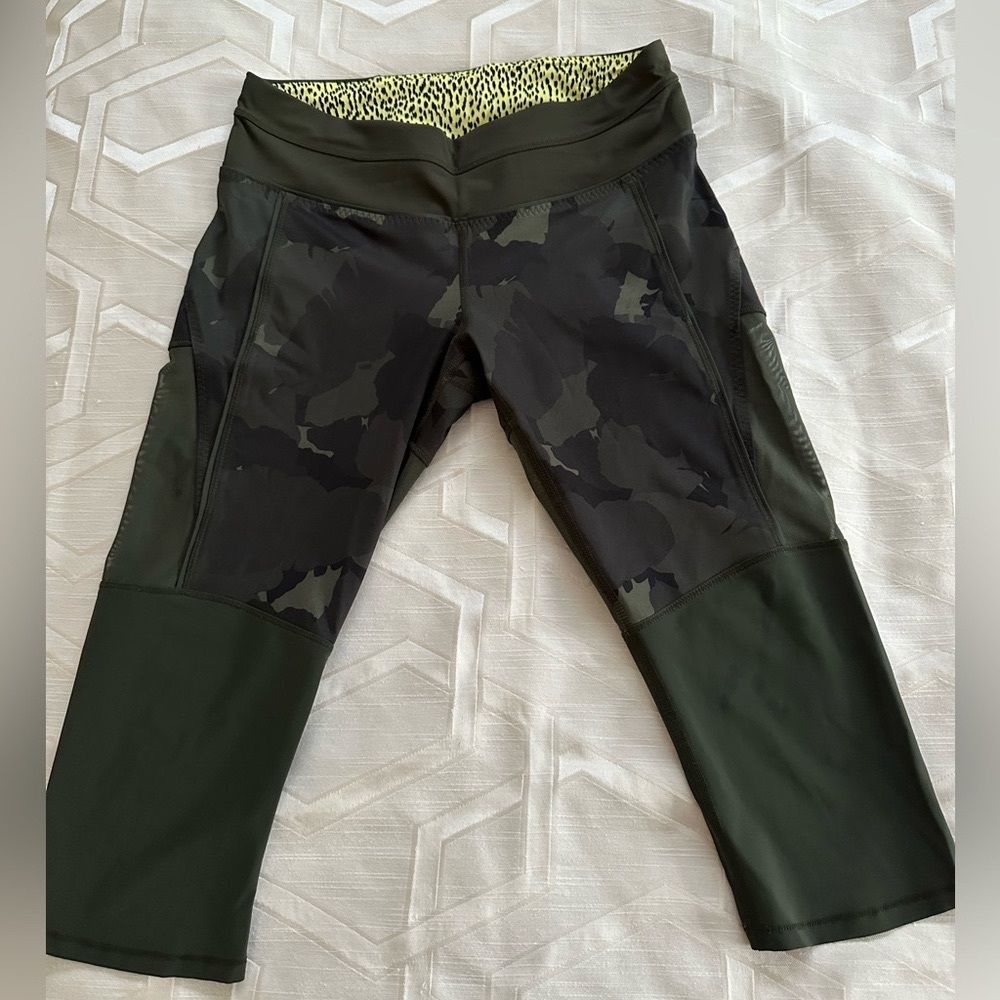 Lululemon Training Tough Crop *Full-On Luxtreme